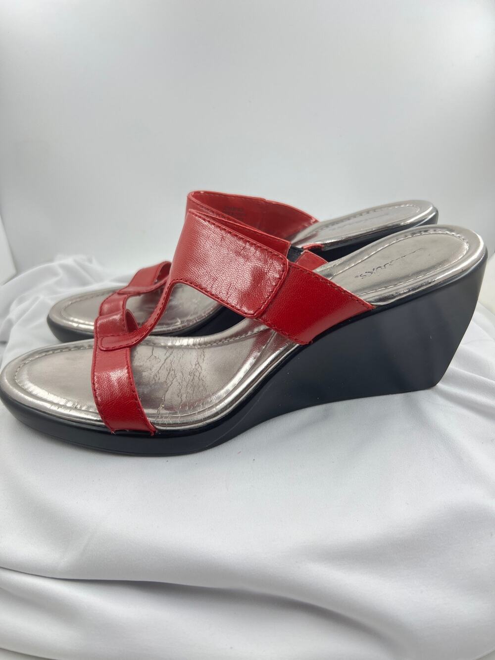 Clarks Red Leather T Strap Wedge Sandals Womens Size 9 Comfort Pop Of Color